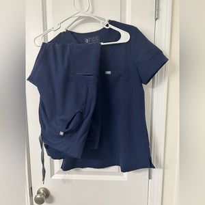 Figs women’s scrub set: navy blue